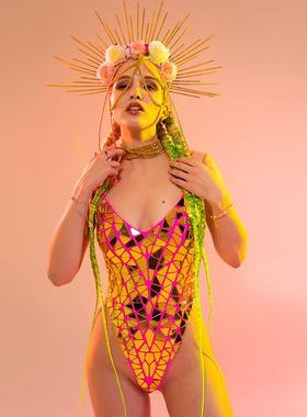 金黄色亚克力演出服全套带头饰发光战袍头冠套装女团服热辣舞台装