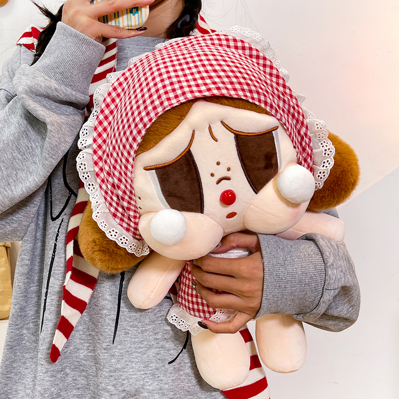 新款爆款小哭包玩偶系列摆件毛绒玩具公仔女生卧室抱枕布娃娃礼物