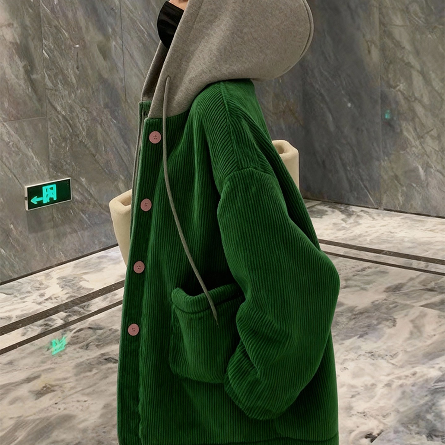 绝美巨好看的绿色灯芯绒连帽加厚卫衣外套女秋冬新款今年流行爆款