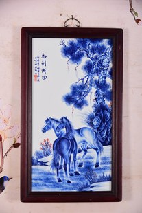 老件木框手绘青花釉里红瓷板画王步作品松荫双骏马到成功挂板摆件