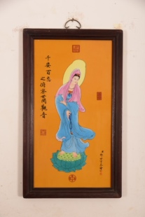 书房佛堂壁挂老件木框手绘粉彩瓷板画千姿百态之俯察世间观音挂板