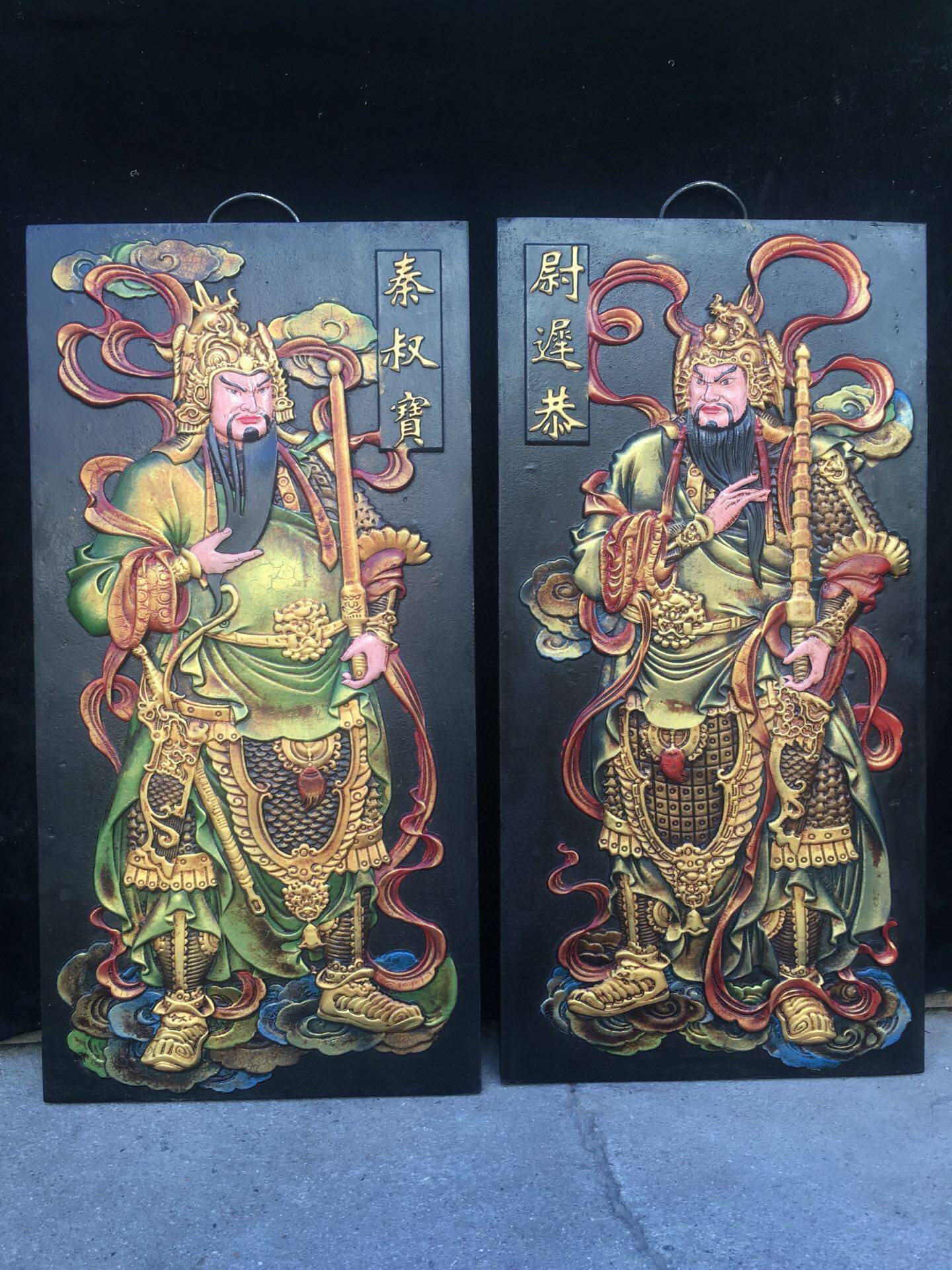 独特收藏老件榆木漆器彩绘秦叔宝尉迟恭画像门神一对高80*40厘米