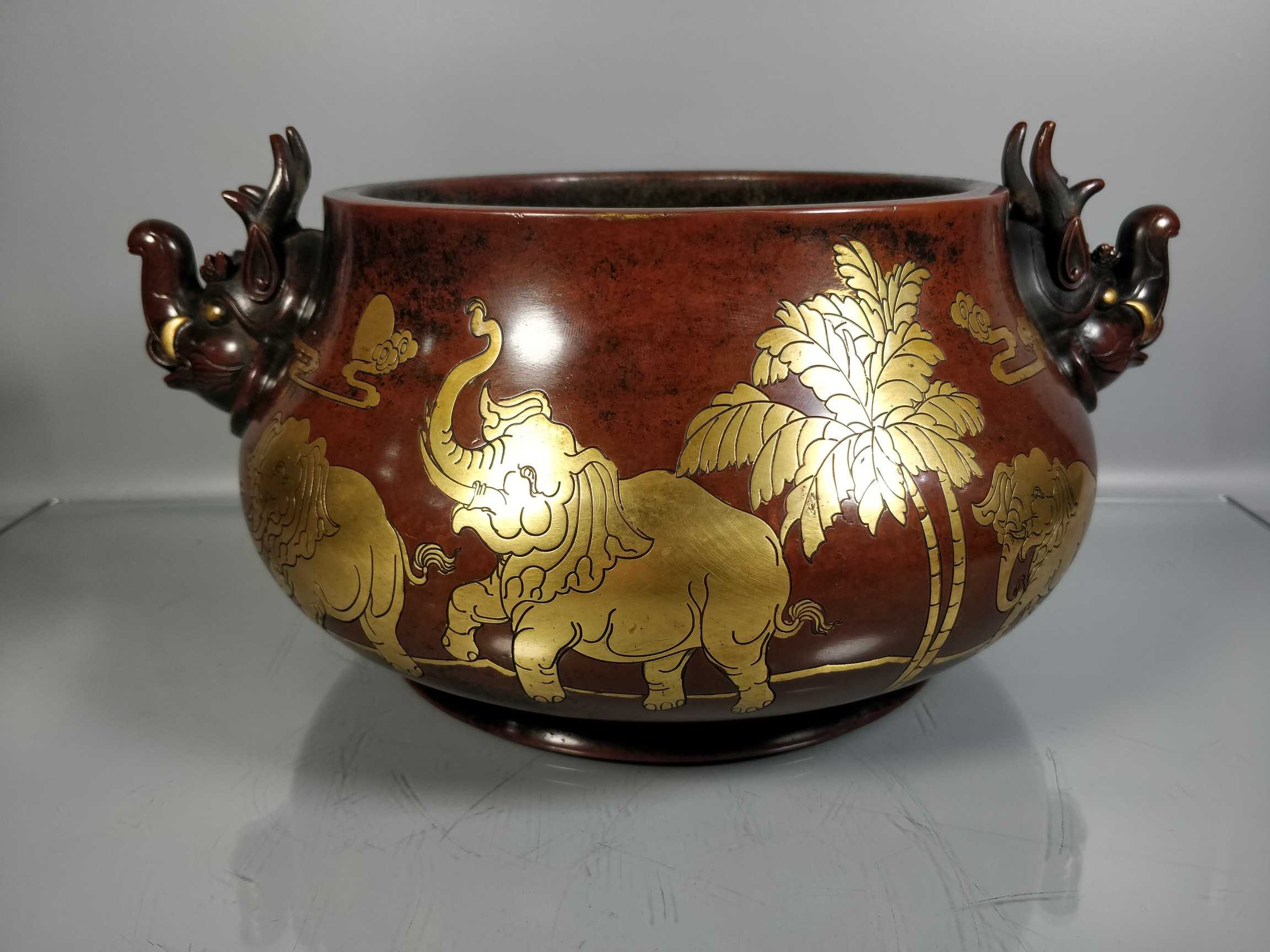 老件纯紫铜錾刻鎏金窦朱家藏清玩太平有象象鼻瑞兽耳圈足香炉摆件