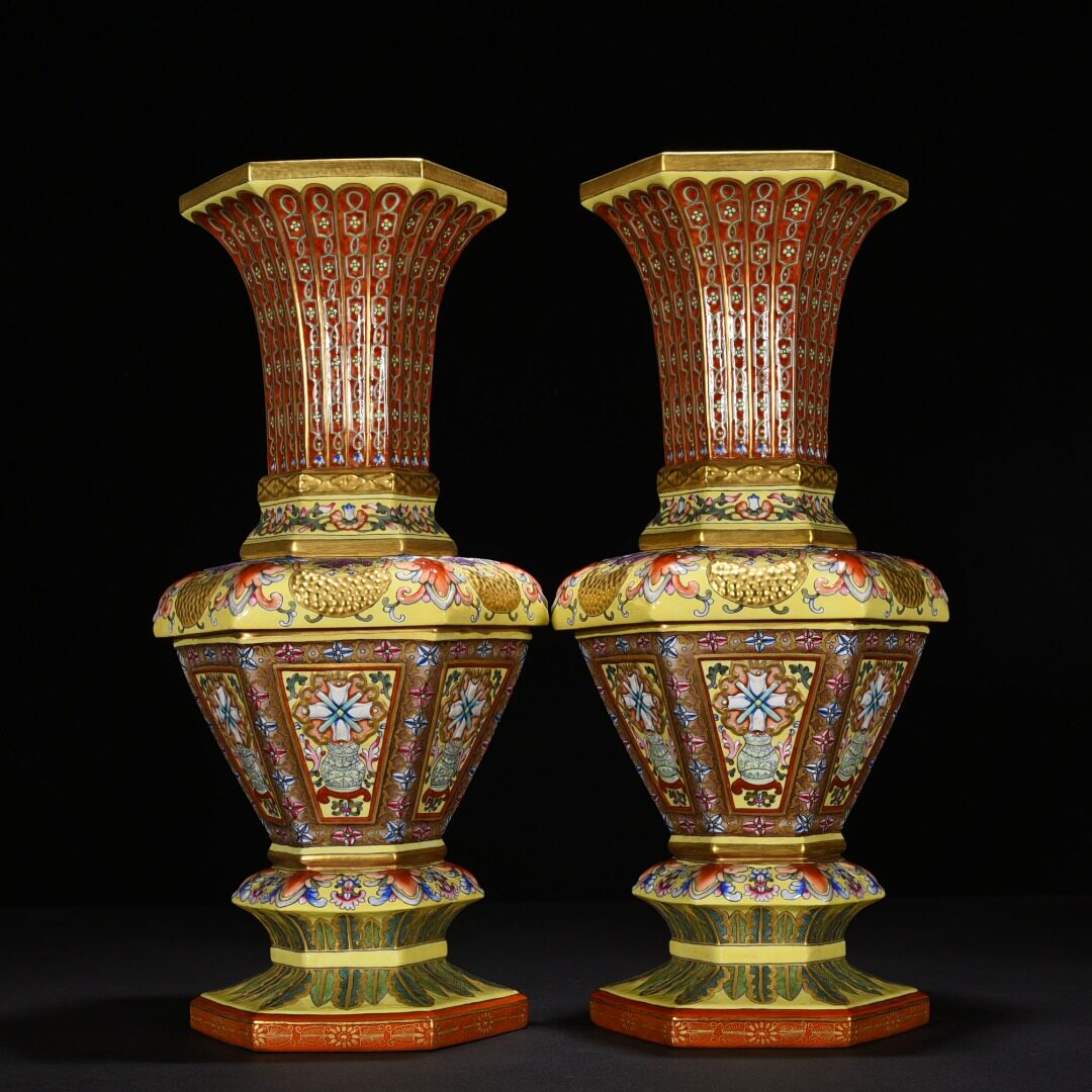 书房客厅摆放景德镇珐琅彩浮雕花鸟宝瓶纹六方花觚花瓶摆件一对