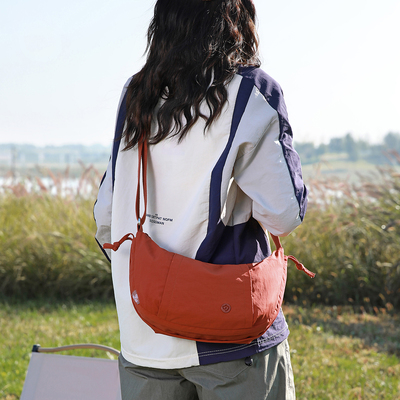 轻量化防水户外斜挎包