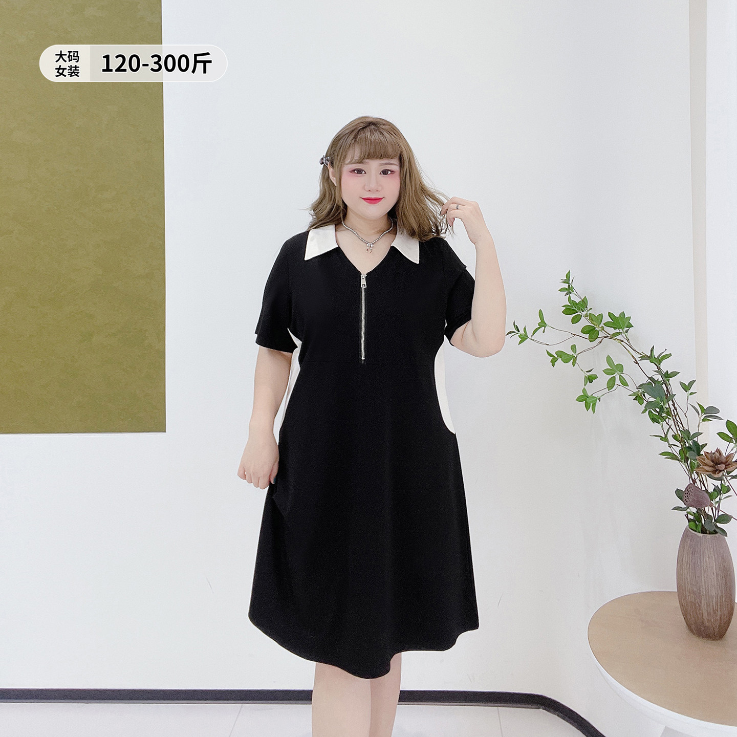 300斤胖mm时尚显瘦小黑裙胖莹莹大码女装撞色修容收腰短袖连衣裙