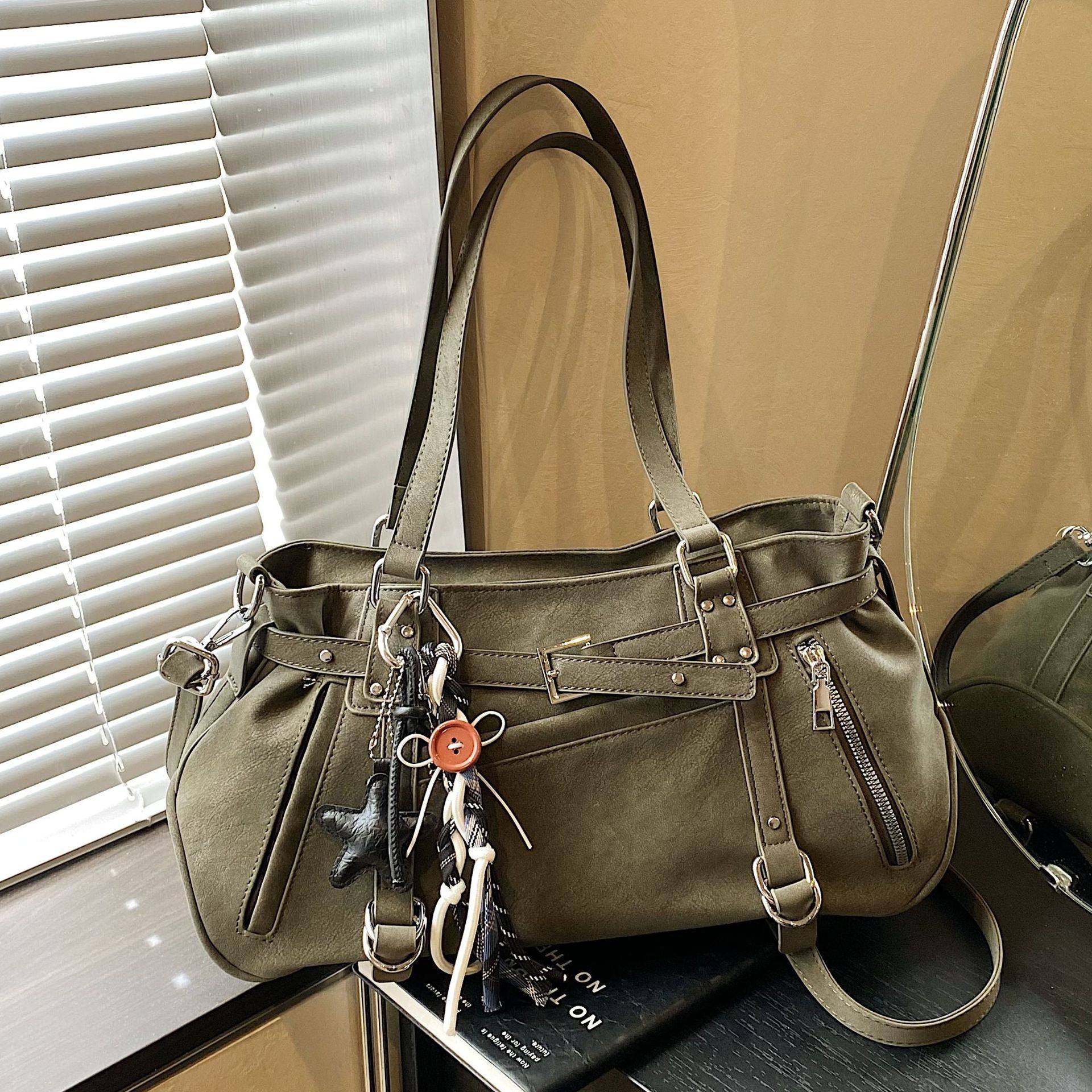 高级感复古机车腋下包包女式2026新款百搭单肩包大容量通勤托特包,箱包皮具/热销女包/男包,腋下包,淘宝优惠券,粉丝福利购,淘宝优惠卷