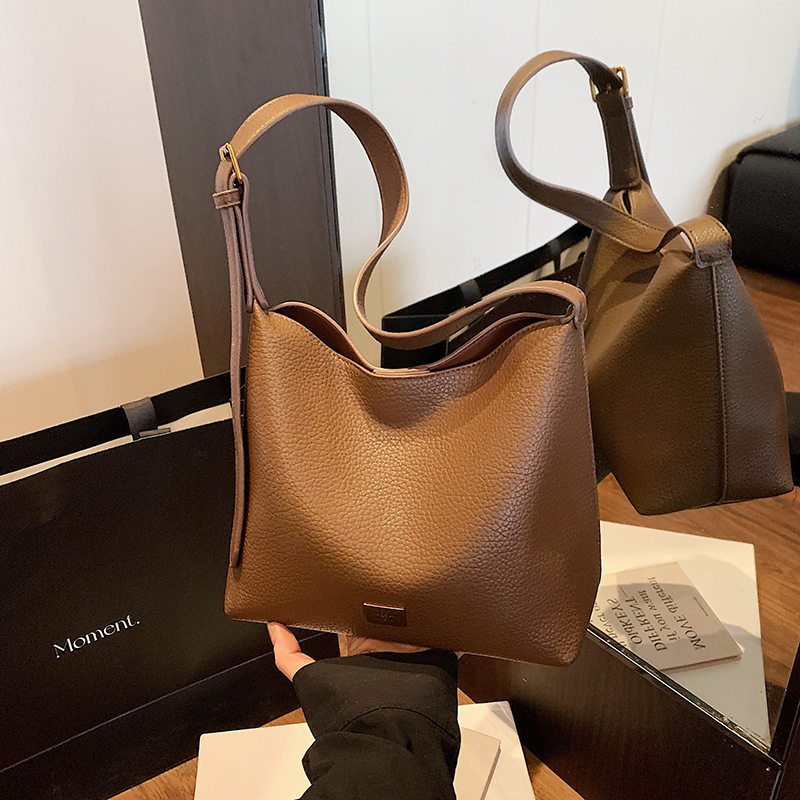 韩国小众腋下包包女2026新款休闲大容量水桶包复古简约单肩斜挎包,箱包皮具/热销女包/男包,单肩包,淘宝优惠券,粉丝福利购,淘宝优惠卷