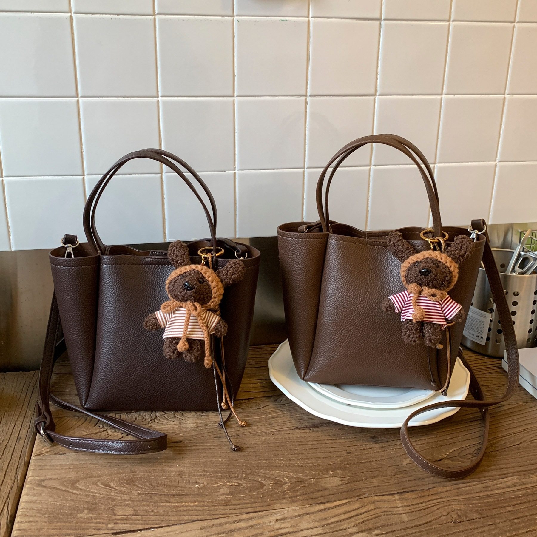 手拎包包女式2025新款潮秋冬高级感复古单肩包上班通勤斜挎水桶包,箱包皮具/热销女包/男包,腋下包,淘宝优惠券,粉丝福利购,淘宝优惠卷