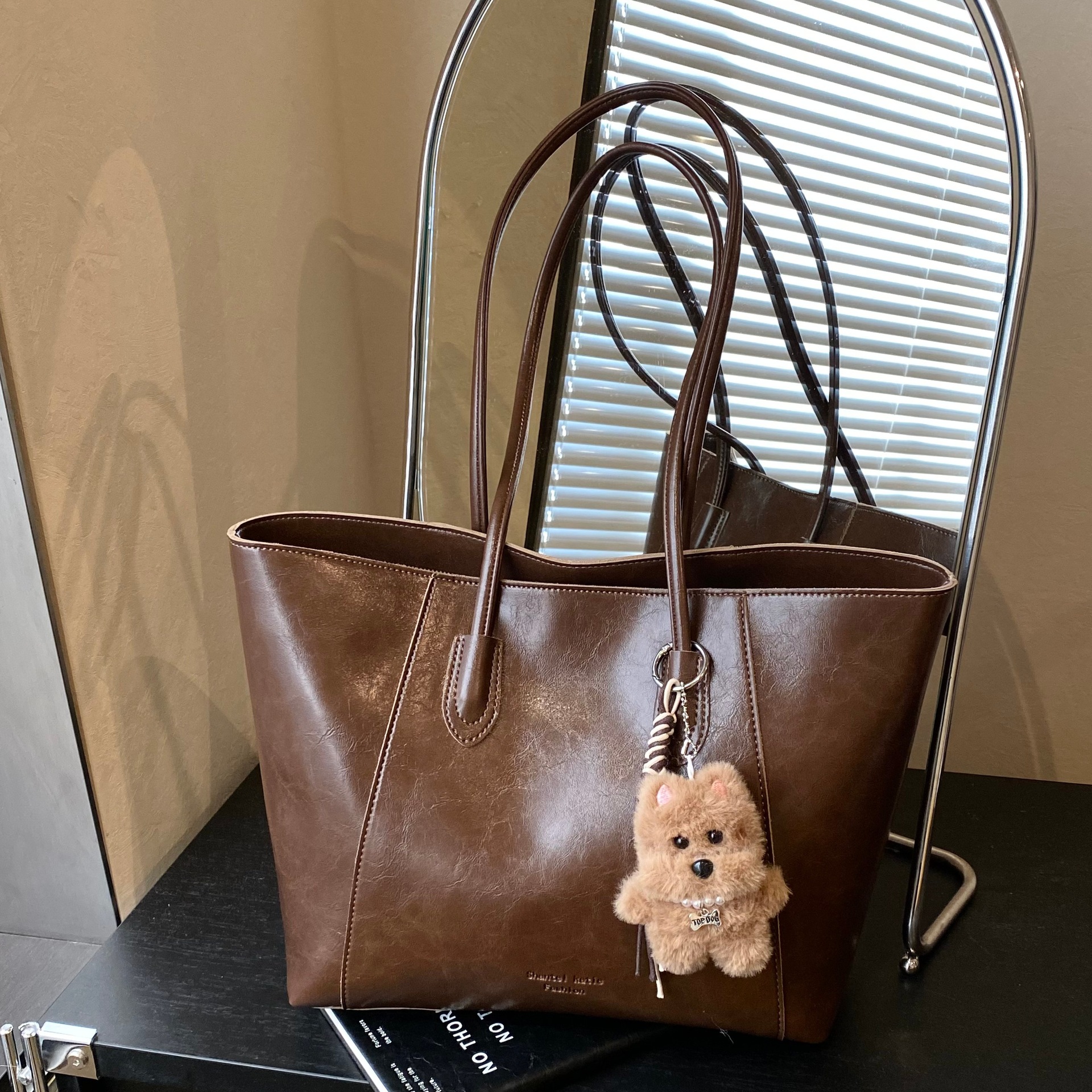 复古女大容量油蜡皮通勤单