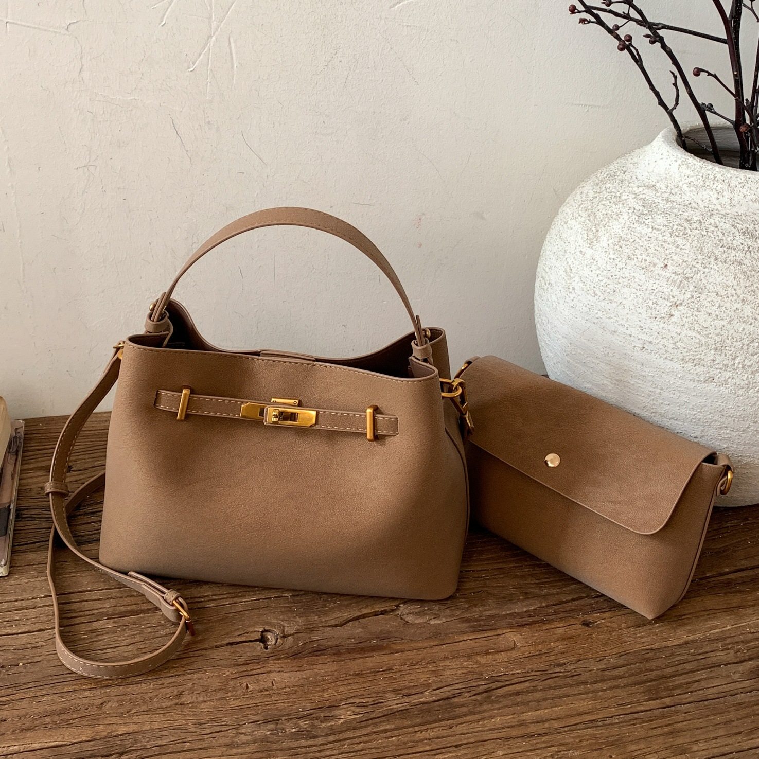 高级感小众包包女2026新款复古百搭斜挎包超火爆款休闲手提水桶包,箱包皮具/热销女包/男包,单肩包,淘宝优惠券,粉丝福利购,淘宝优惠卷