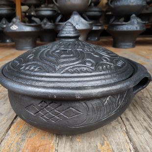 云南香格里拉尼西黑陶传统手工制品西黑陶砂锅家用土锅有盖破损