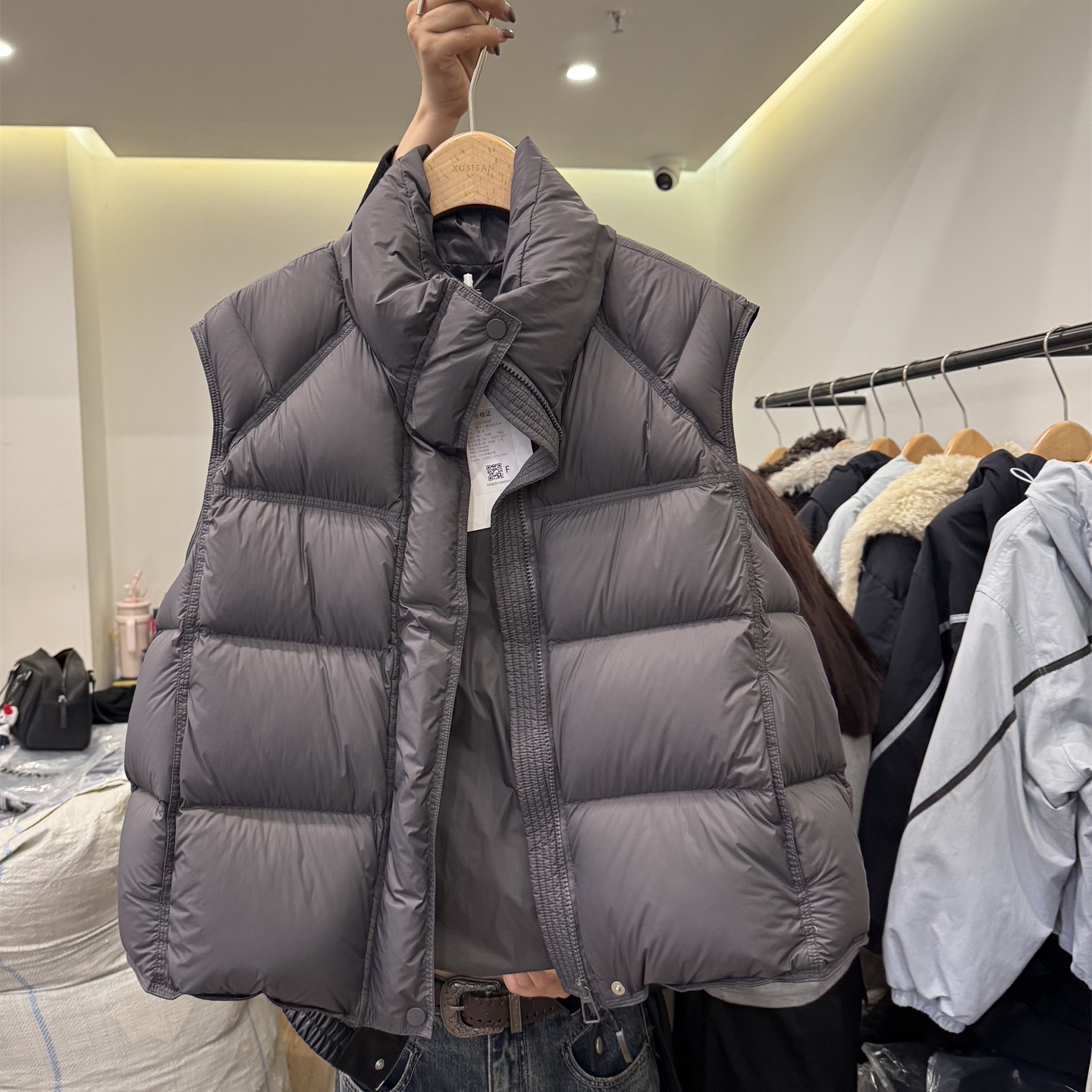 欧货立领面包服羽绒马甲女2025冬泡芙背心外套轻羽绒内搭55SY3020