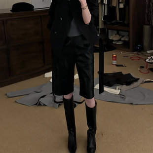高级感黑色五分皮裤女秋季2026新款大码胖mm高腰显瘦直筒阔腿中裤