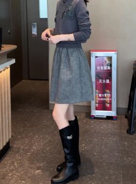 灰色毛呢花苞短裙女秋冬流行新款高腰显瘦遮肉百搭减龄休闲半身裙