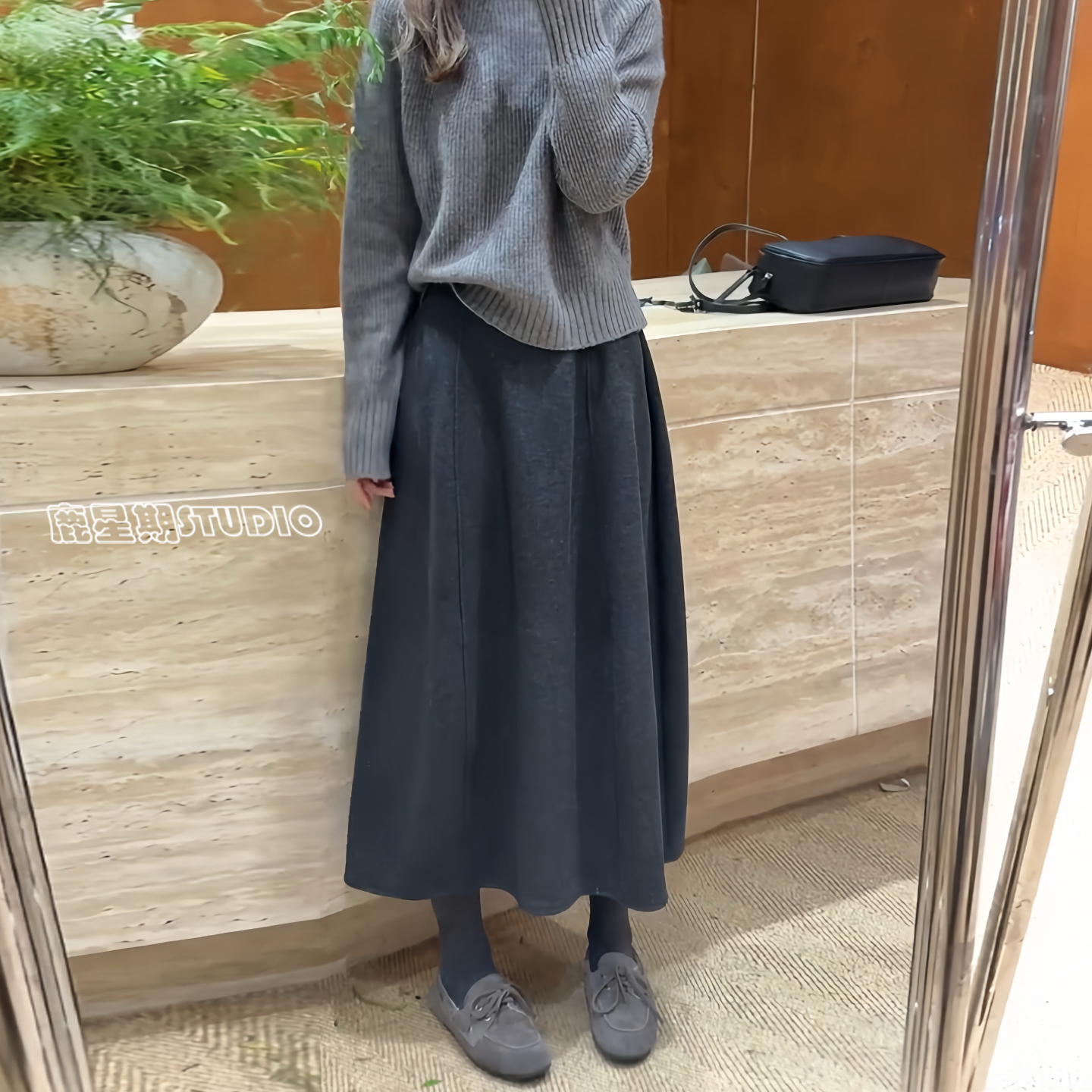 韩系极简风灰色加厚绒毛呢半身裙女2025冬新款遮肉显瘦花瓣中长裙