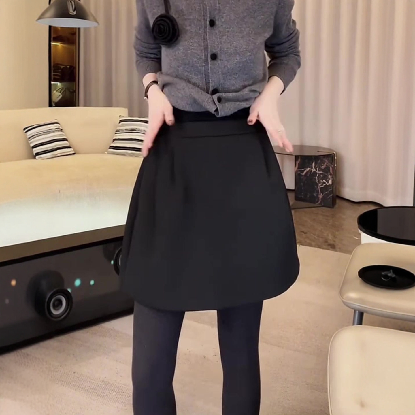 黑色厚款西装花苞短裙女秋季新款高腰显瘦遮肉气质时尚减龄半身裙