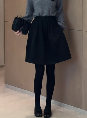 韩系时尚黑色加厚毛呢花苞裙女2025冬季新款高腰百搭显瘦遮胯短裙