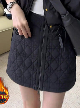 黑色短裙女2025秋冬流行爆款高腰显瘦菱格设计加厚保暖夹棉半身裙