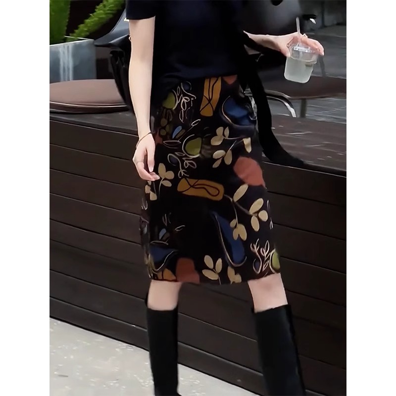 通勤时尚感文艺复古半身裙女2025年新款夏季百搭轻熟风气质包臀裙