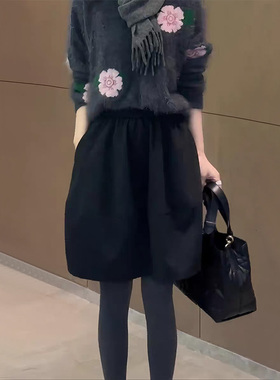 黑色厚款毛呢半身裙女2025秋冬流行新款高腰气质时尚百搭花苞裙子