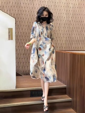 高级感气质V领天丝连衣裙女2025夏季新款宽松法式风琴透气长裙子