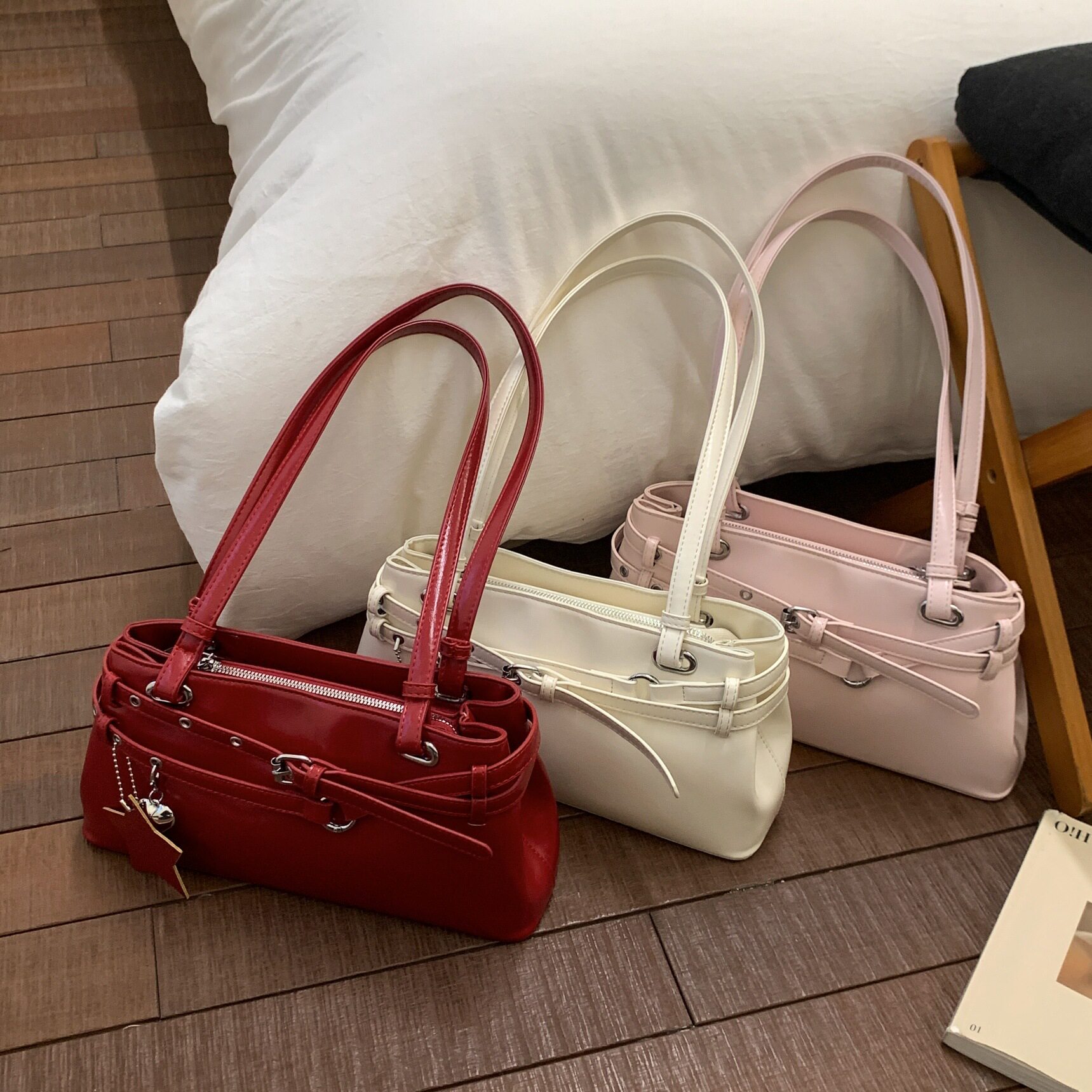 高级感大容量复古红色单肩包包女百搭2026新款小众斜挎手提法棍包