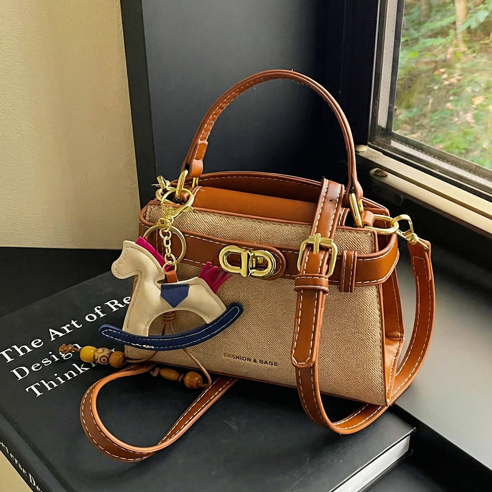 高级感洋气手提小包包女士2026新款时尚百搭斜挎包外出上班小拎包