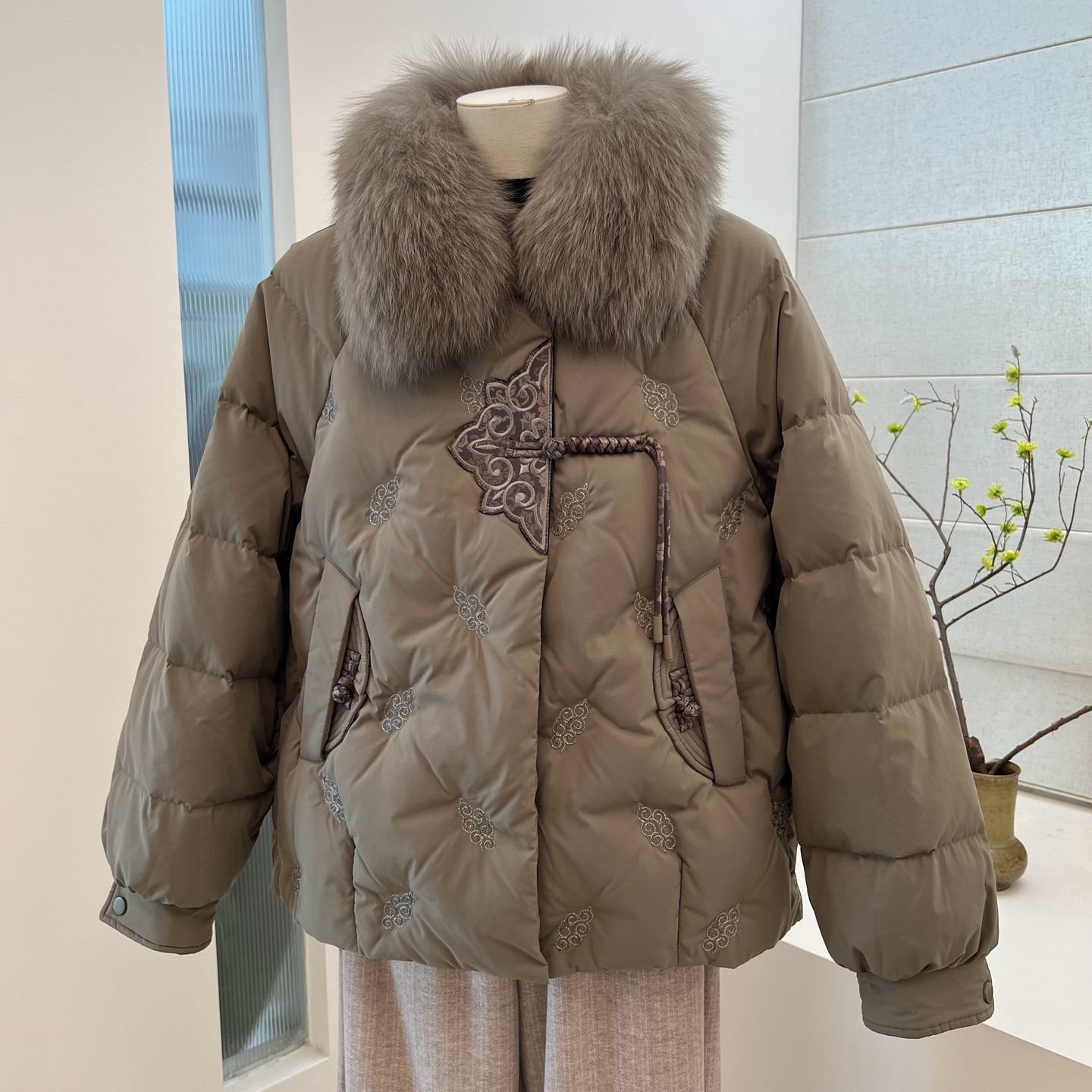 冬季加厚狐狸毛领妈妈装羽绒服外套宽松刺绣拉链90绒中老年上衣女,女装/女士精品,中老年女装,淘宝优惠券,粉丝福利购,淘宝优惠卷