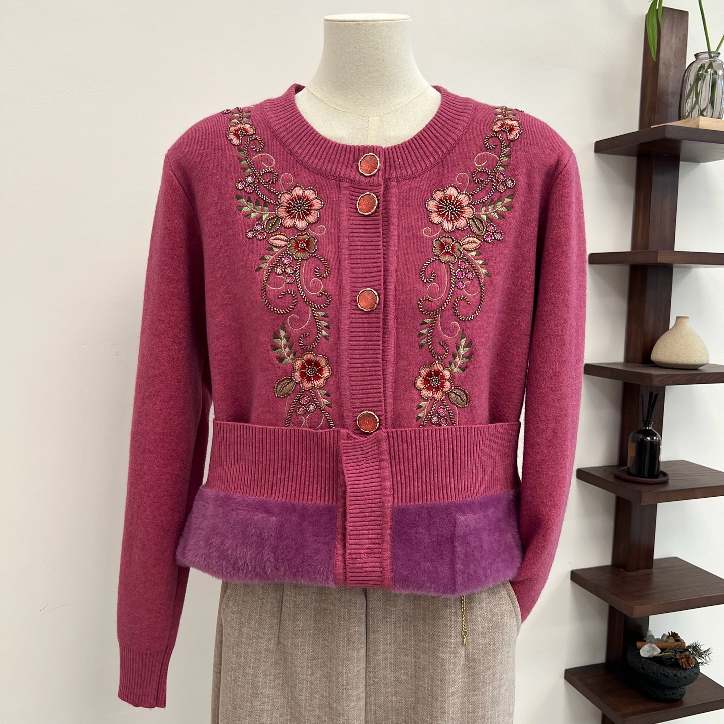 冬季奶奶装加绒加厚抗寒保暖针织外套圆领刺绣中老年妈妈毛衣女装