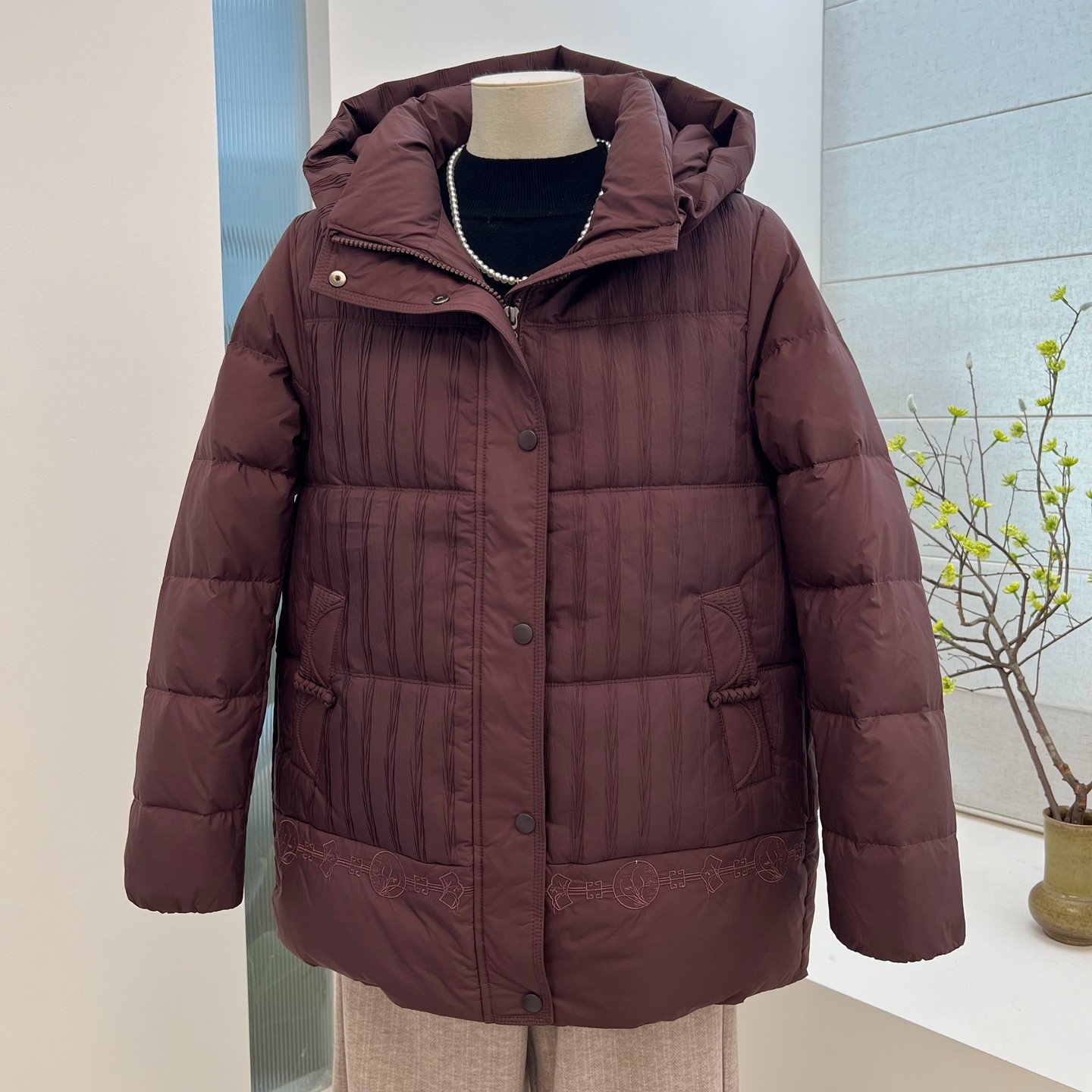 冬季奶奶装厚款90白鸭绒羽绒服外套宽松保暖中老年妈妈纯色上衣女