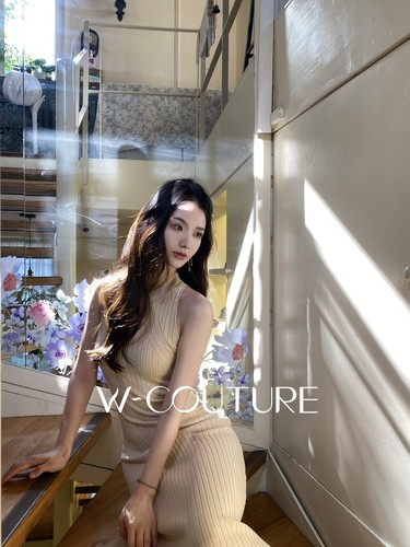 骄阳似我Wcouture很受欢迎的版型返场 气质好身材挂脖针织连衣裙