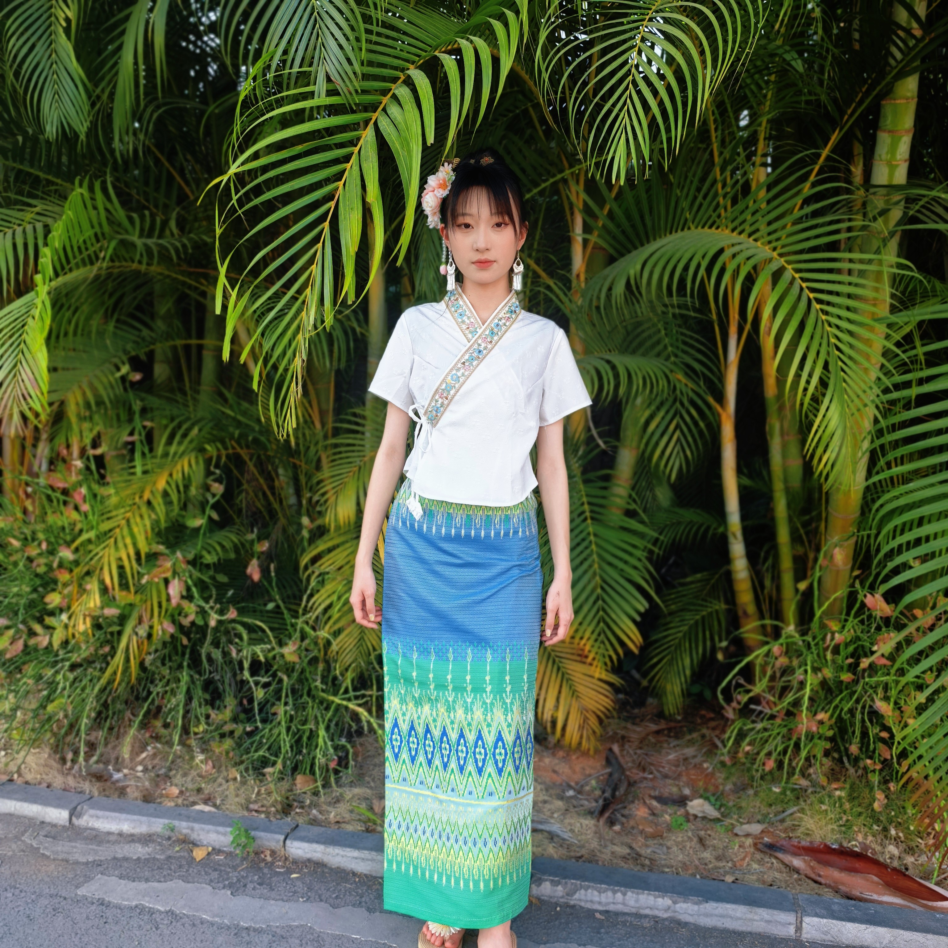 新款傣族服装女上衣长裙工作服传统西双版纳裙生活套装日常装