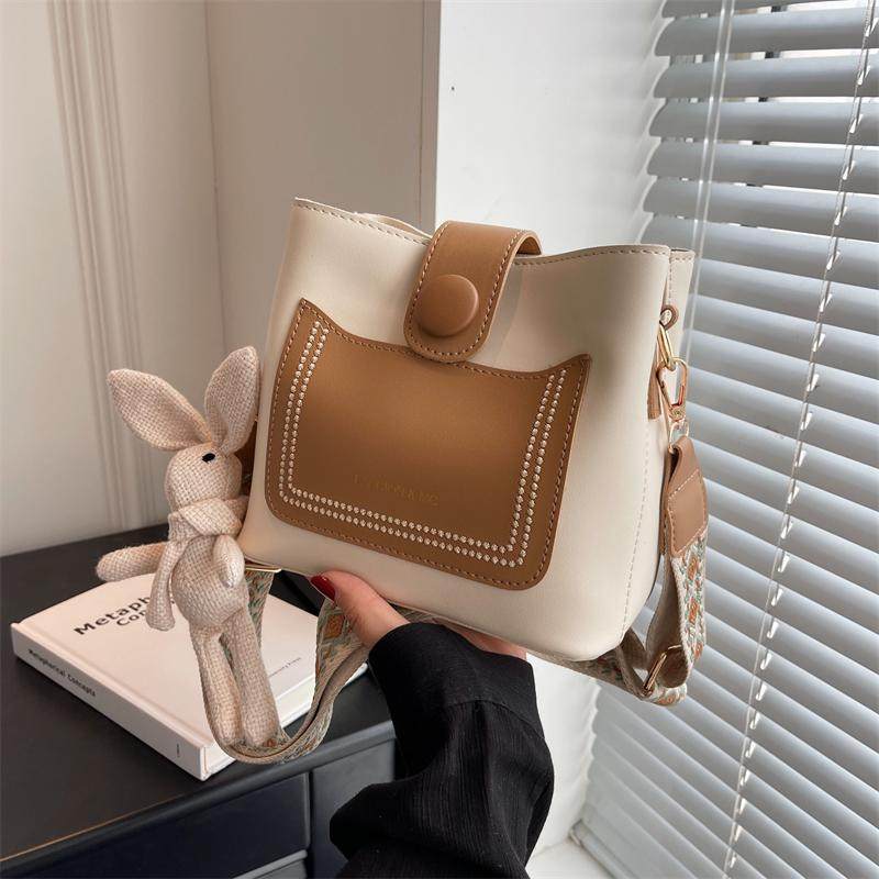 时尚简约大容量包包2025新款女秋冬季流行高级质感单肩斜挎水桶包,箱包皮具/热销女包/男包,水桶包,淘宝优惠券,粉丝福利购,淘宝优惠卷