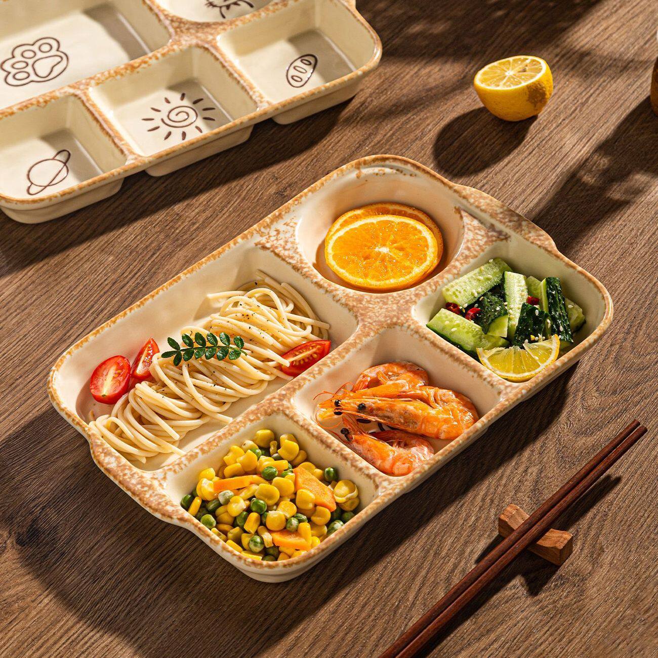 陶瓷分格餐盘大人减肥减脂月子专用餐具儿童早餐盘子一人食分隔盘
