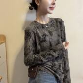 上衣潮 圆领显瘦百搭打底衫 复古设计感晕染印花长袖 T恤女2026春季