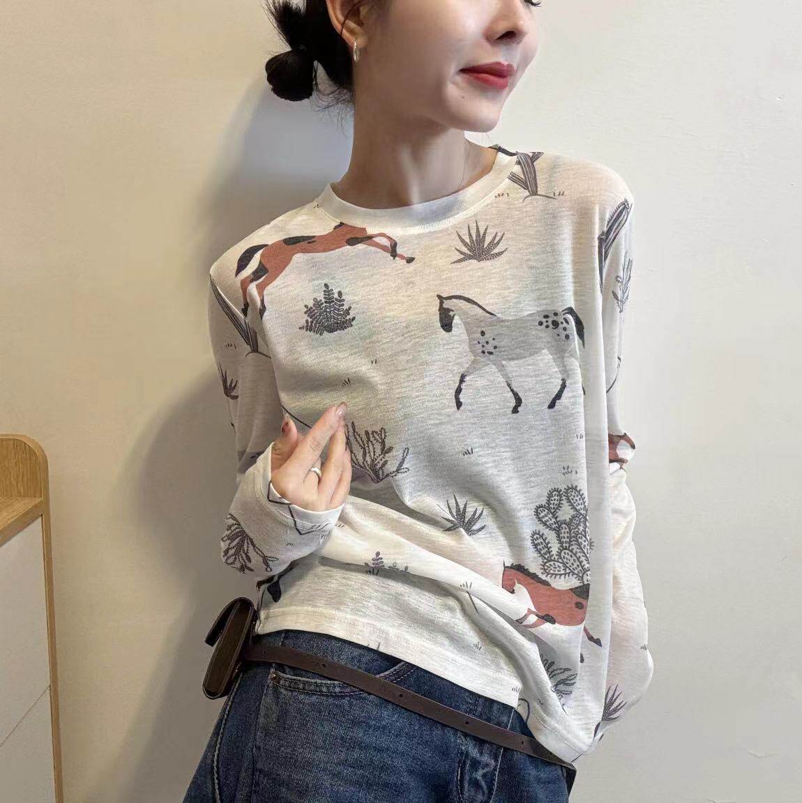 2026春夏新款轻熟通勤风跑马印花圆领长袖T恤女减龄百搭宽松上衣