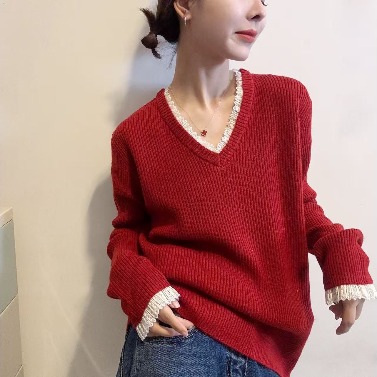 时尚蕾丝花边拼接V领羊毛针织衫女洋气名媛百搭冬季新款长袖毛衣
