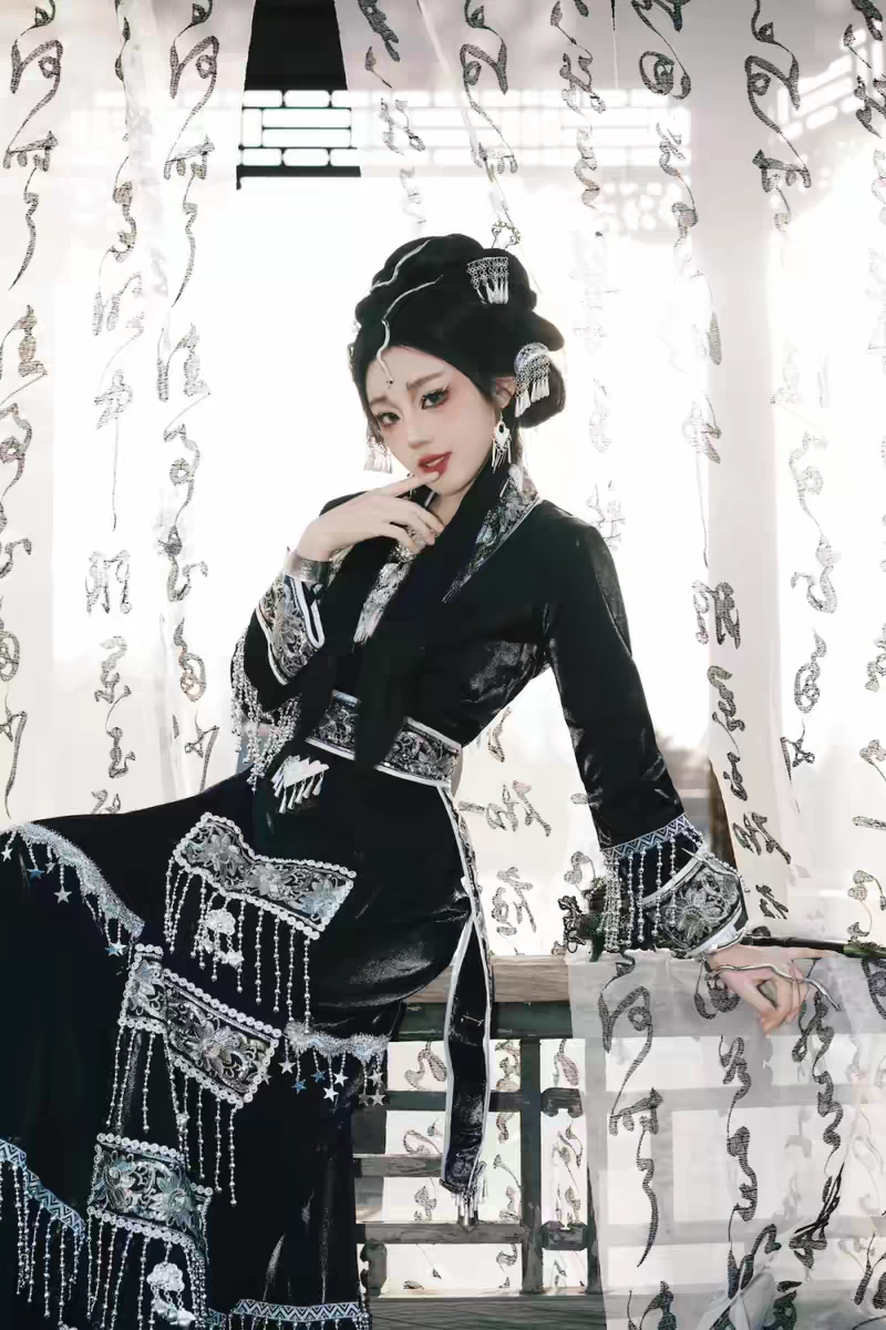 苗疆少女服装女黑色苗族土家族少数民族蛊女旅拍摄影演出爆款服饰
