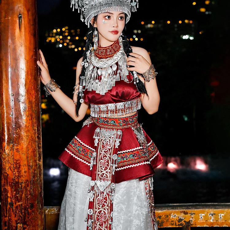 2025刺绣苗族服装女哈尼族傣族苗疆公主民族风舞台走秀演出摄影新