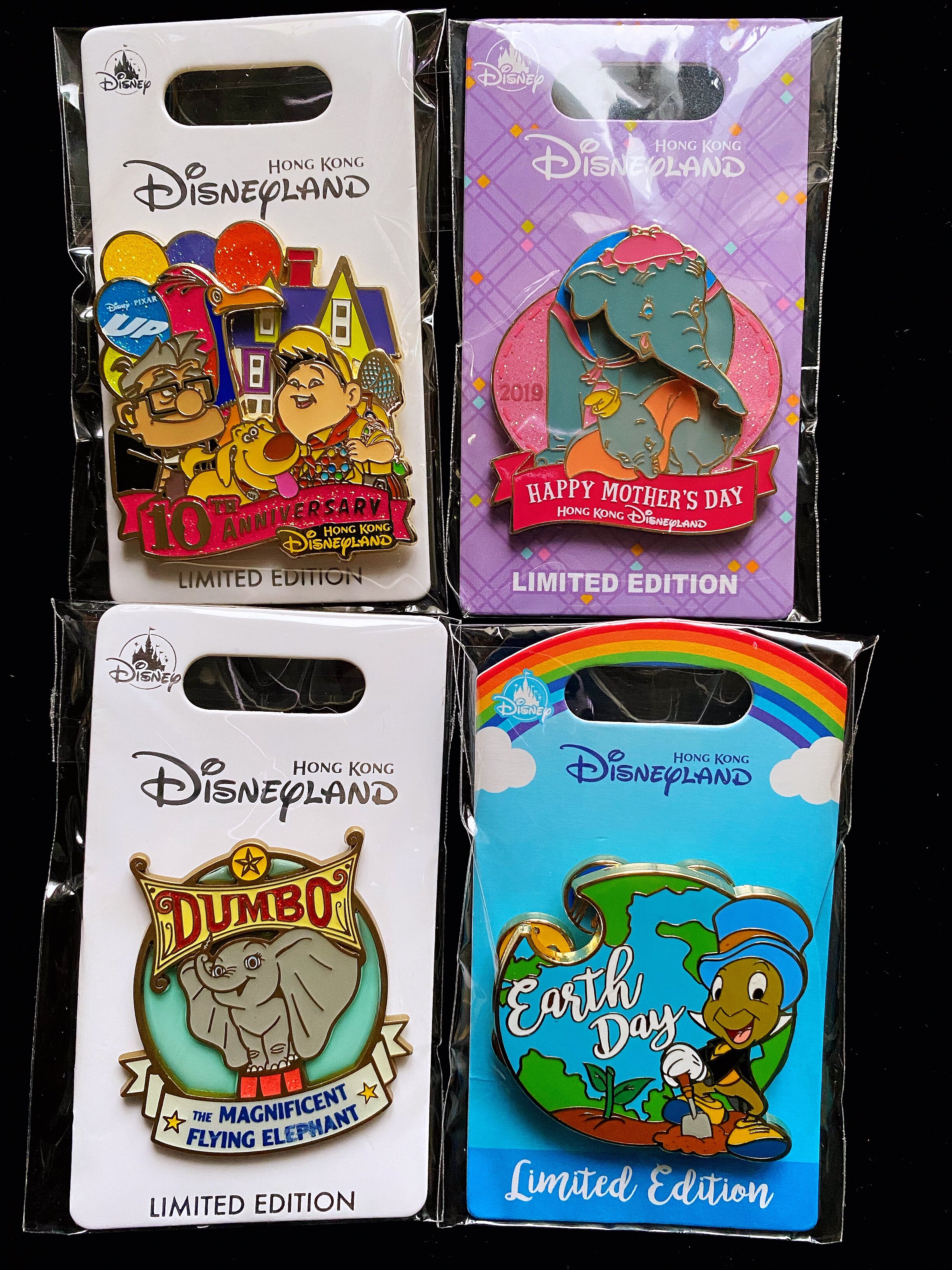 香港迪士尼徽章小飞象飞屋环游记地球日动漫胸针现货新款推荐保真