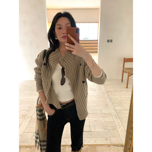'东八区粉雾'粉色翻领短款针织开衫女秋双排扣老钱慵懒毛衣外套