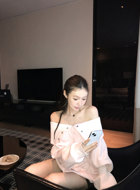 时髦冻糕粉 前后两穿大翻领一字肩粉色卫衣秋慵懒风宽松露肩上衣