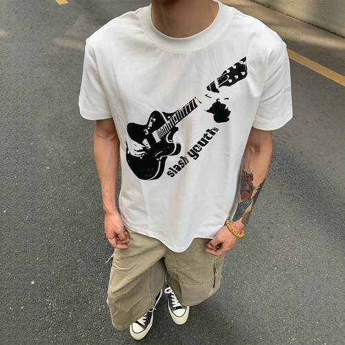 吉他印花索罗娜正肩boxy短袖