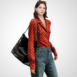 兰卡时尚港风红色波点长袖衬衫女通勤宽松POLO领减龄高级感上衣