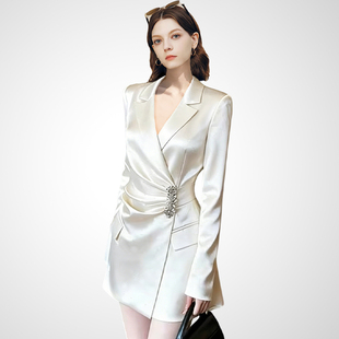 兰卡时尚轻熟优雅风白色缎面西装连衣裙女2026春款收腰气质礼服裙