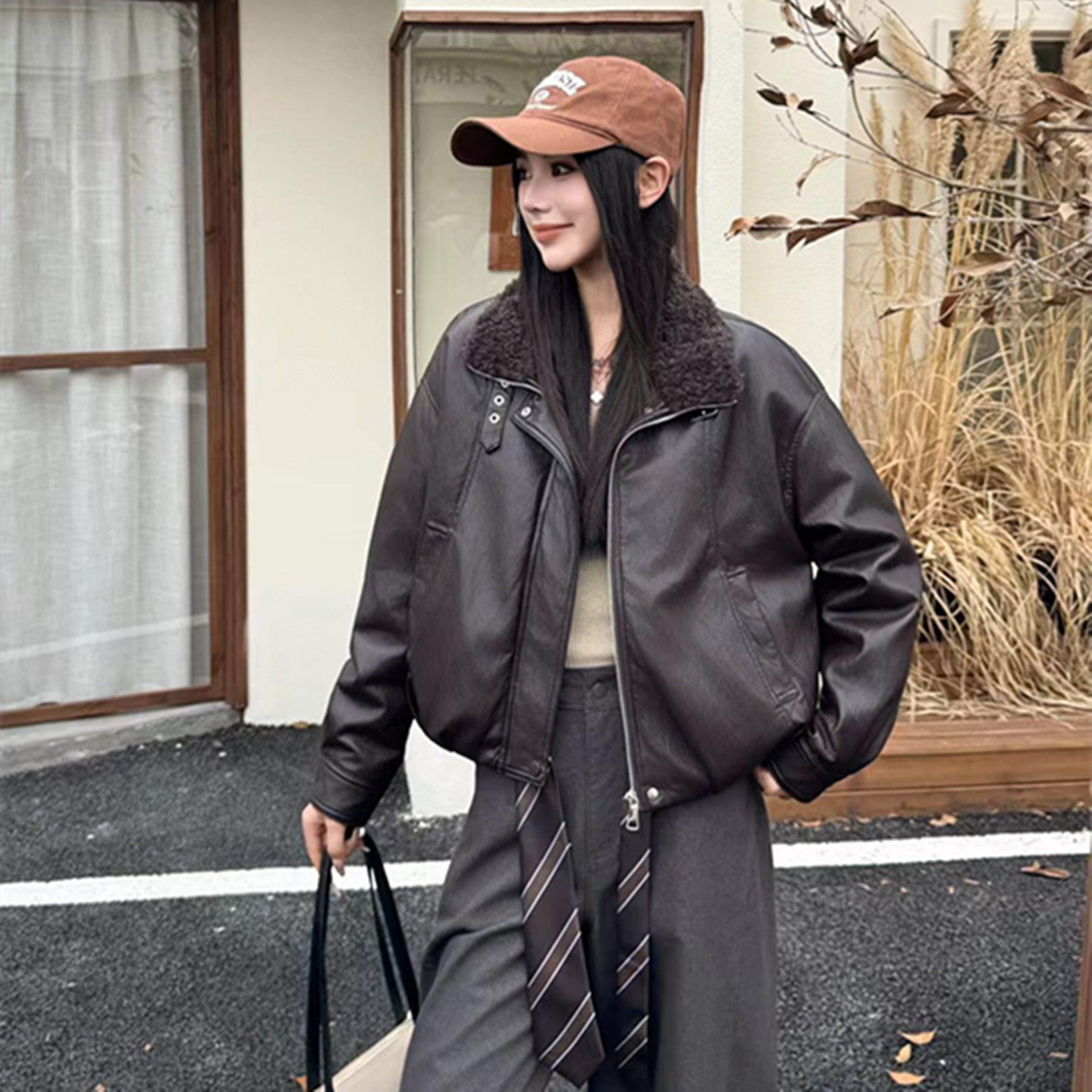加厚PU皮白鸭绒羽绒服女短款外套