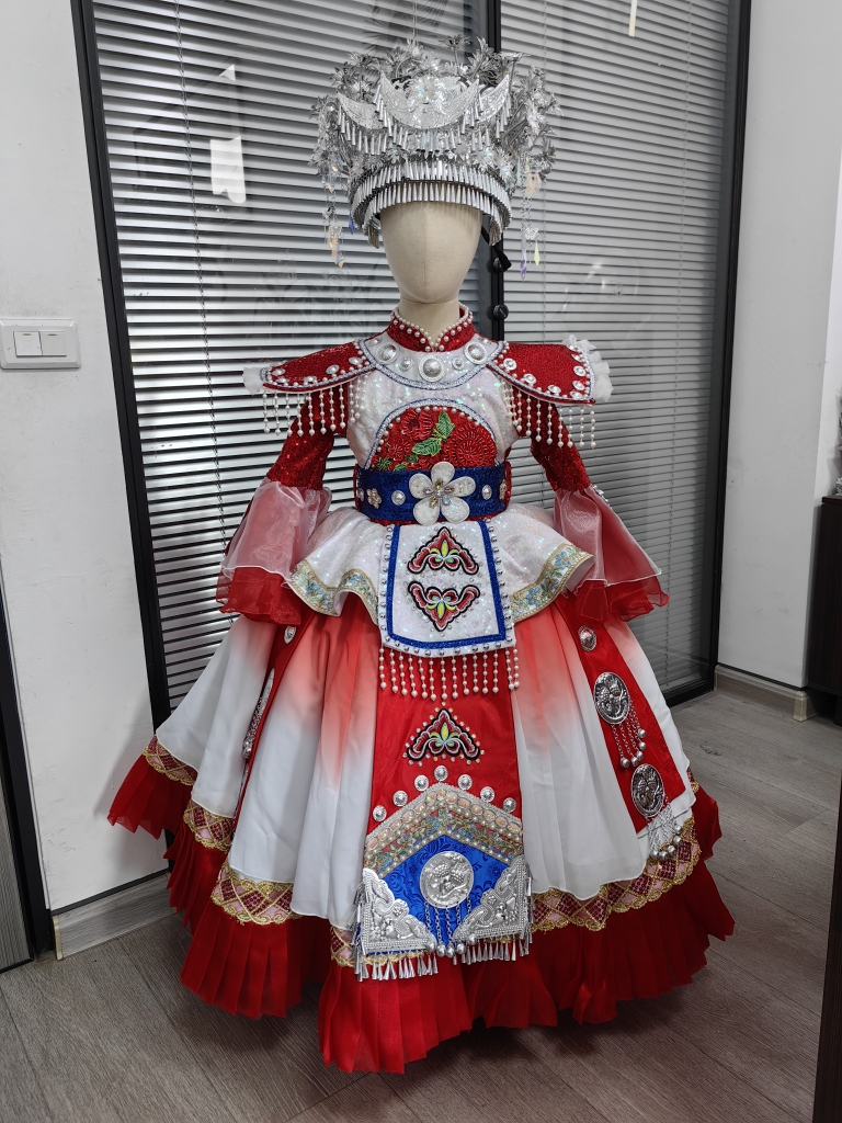 快乐阳光演出服女童少数民族苗族彝族白族舞台表演服红色长款高端