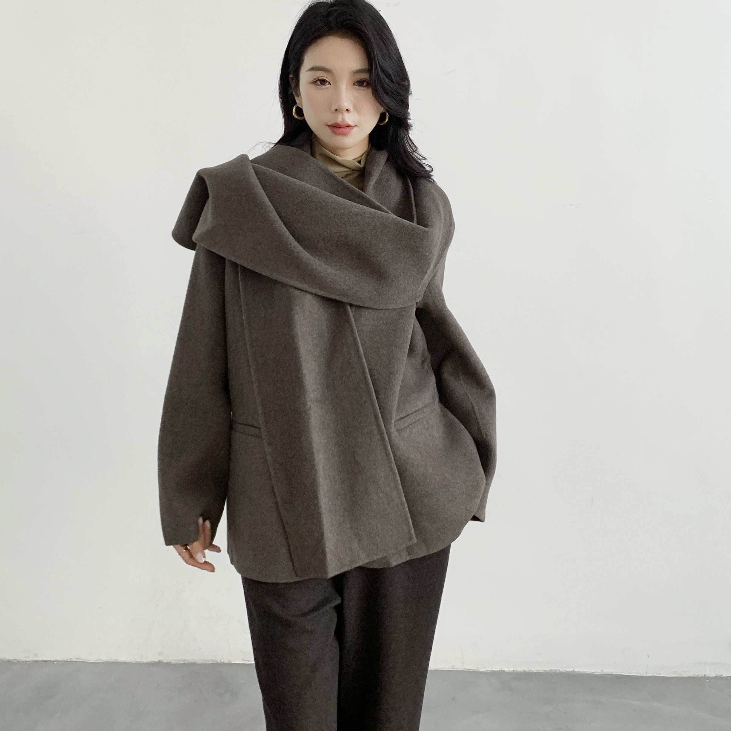 原厂现货 2024年秋冬不规则设计羊毛呢大衣外套女 阿尔巴卡羊毛