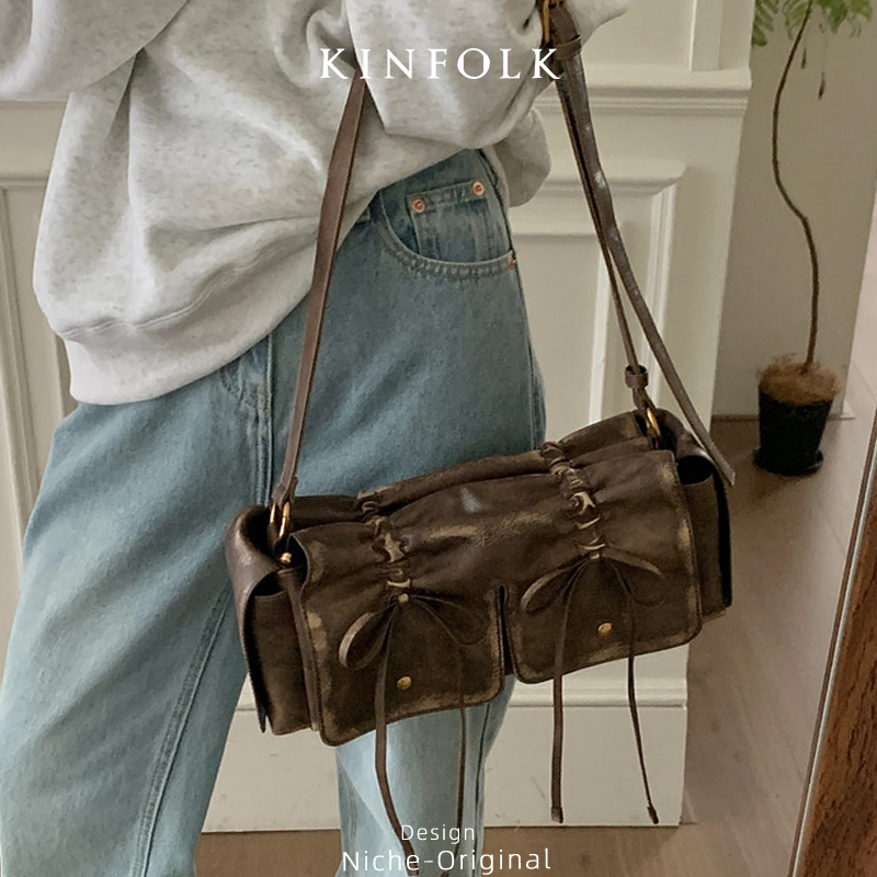 网红同款辣妹蝴蝶结腋下废土风暗黑百搭褶皱手工擦色抽绳单肩女包